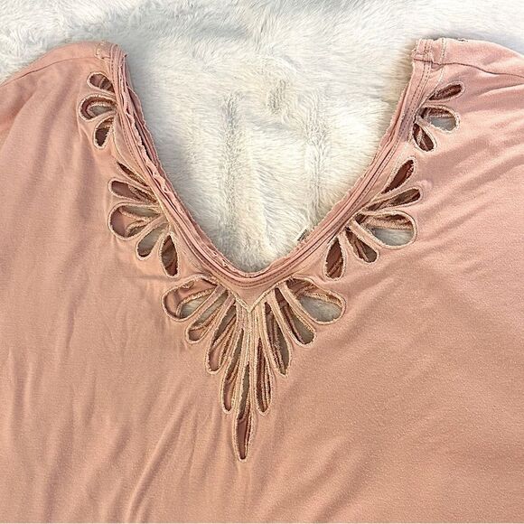 POL Butte Cut Out V Neck Tee in Pink - Picture 2 of 7